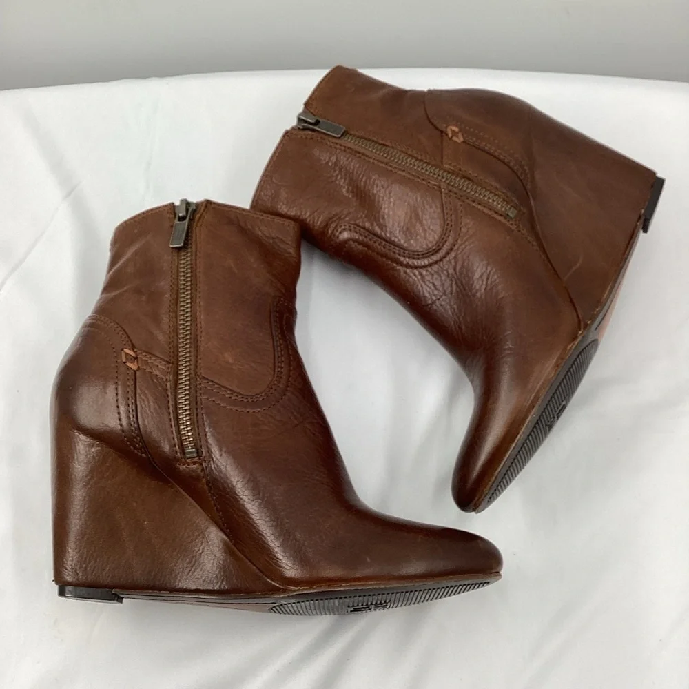 Frye Carson Cognac Dark Brown Leather Wedge Boots